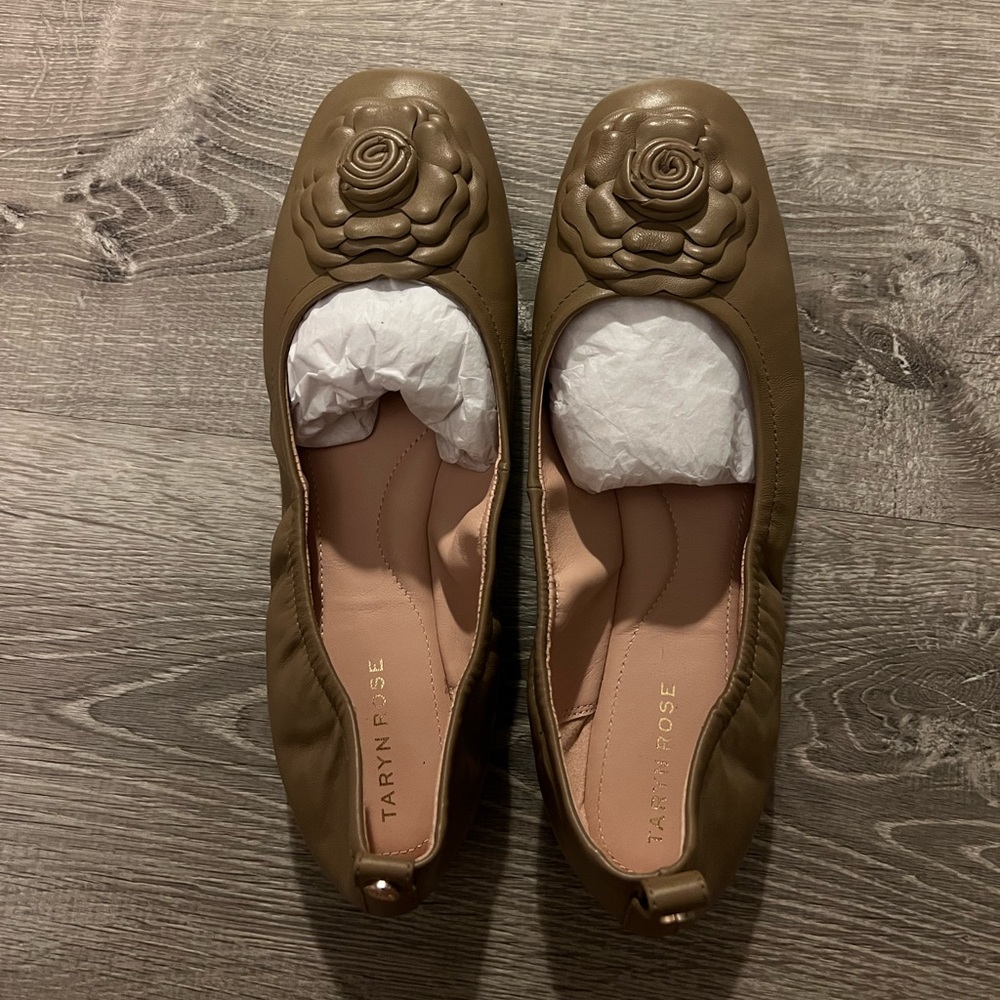 **Brand new** Taryn Rose Rosalyn Flats in Beige with Flower Design- Size US 10